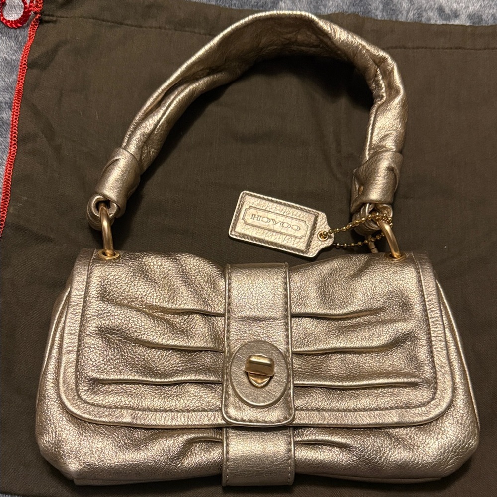 Coach Vintage Metallic Platinum Gold Leather Shoulder Bag - Picture 3 of 17